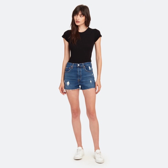 Levi’s Ribcage Ultra-High Rise Cutoff Fit Shorts - Picture 2 of 5
